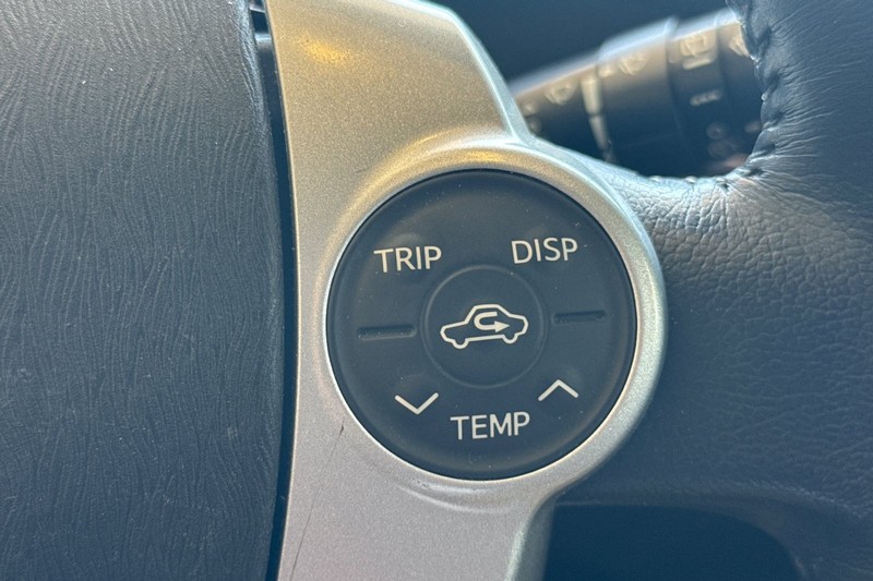 Toyota Prius Vehicle Full-screen Gallery Image 38