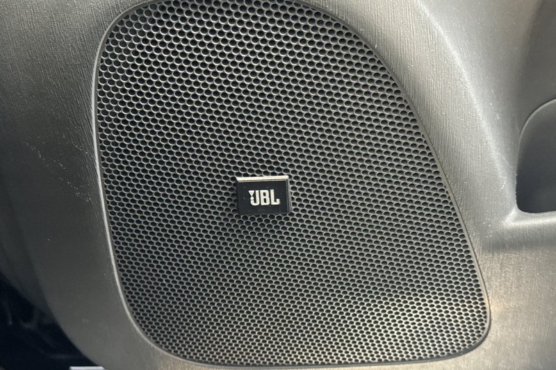 Toyota Prius Vehicle Full-screen Gallery Image 42