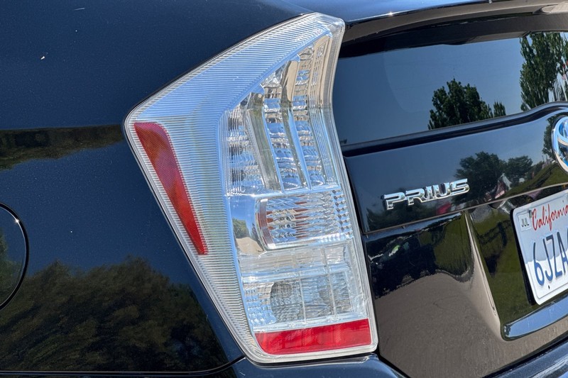 Toyota Prius Vehicle Full-screen Gallery Image 48