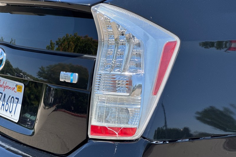 Toyota Prius Vehicle Full-screen Gallery Image 50