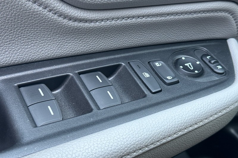 Honda Odyssey Vehicle Full-screen Gallery Image 12