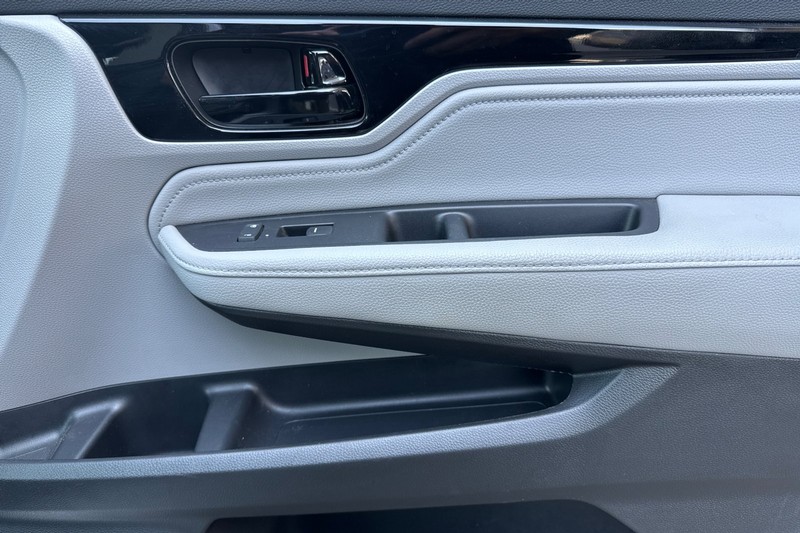 Honda Odyssey Vehicle Full-screen Gallery Image 22