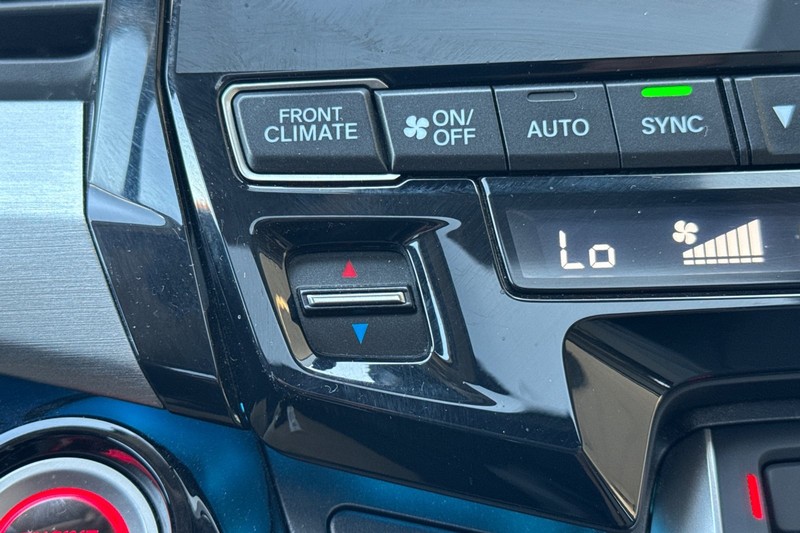 Honda Odyssey Vehicle Full-screen Gallery Image 30