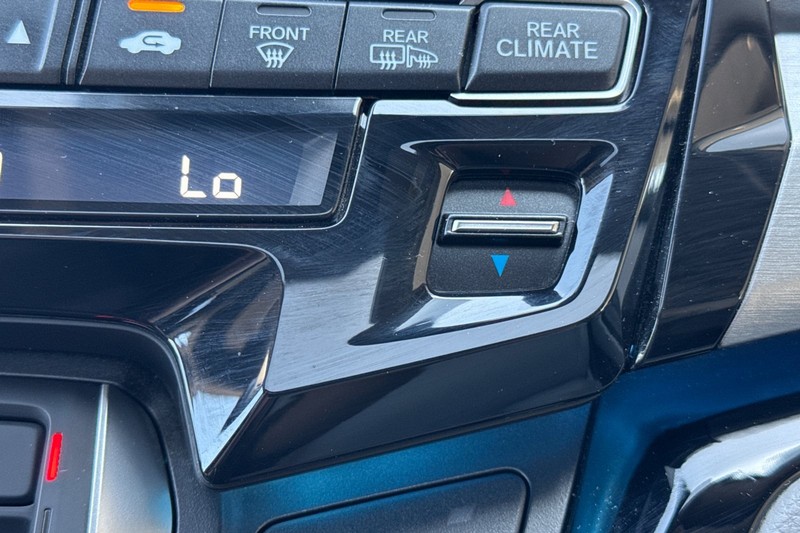 Honda Odyssey Vehicle Full-screen Gallery Image 31