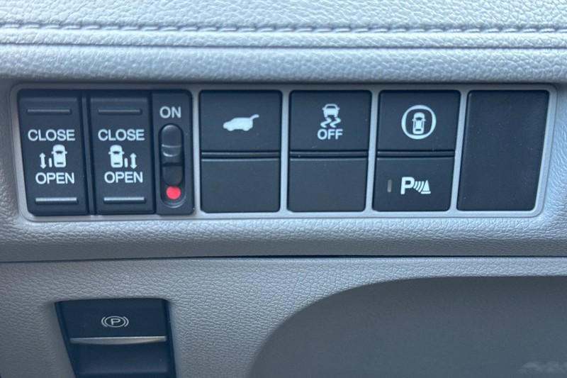 Honda Odyssey Vehicle Full-screen Gallery Image 41