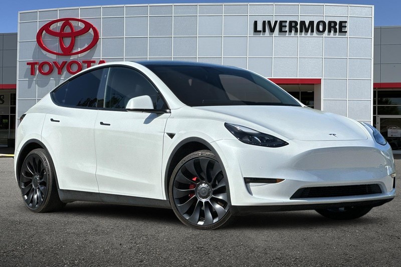 Tesla Model Y Vehicle Full-screen Gallery Image 02