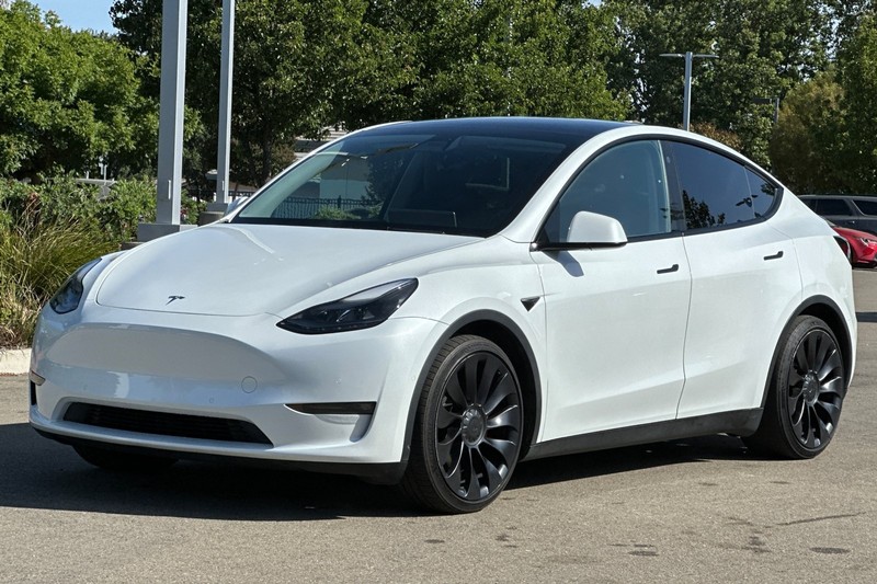 Tesla Model Y Vehicle Full-screen Gallery Image 08