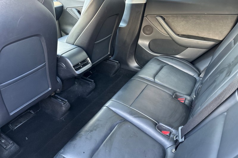 Tesla Model Y Vehicle Full-screen Gallery Image 14