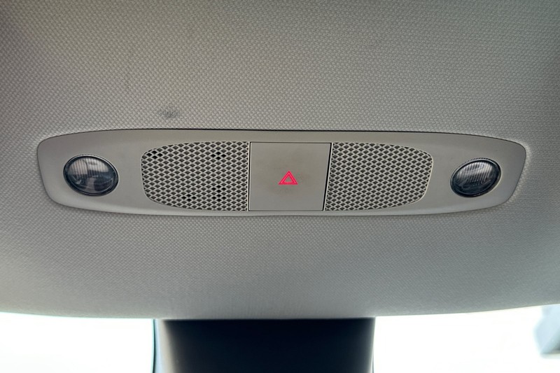 Tesla Model Y Vehicle Full-screen Gallery Image 23