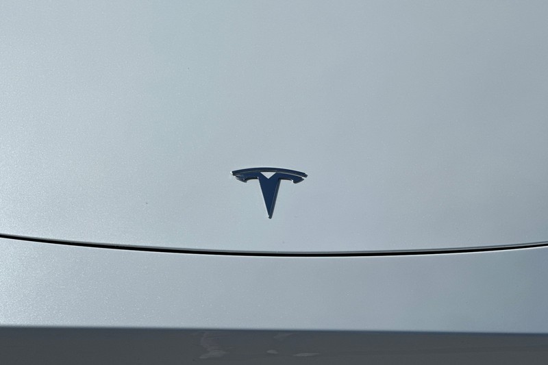 Tesla Model Y Vehicle Full-screen Gallery Image 41