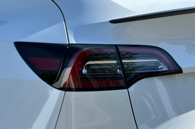 Tesla Model Y Vehicle Full-screen Gallery Image 42