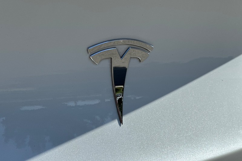 Tesla Model Y Vehicle Full-screen Gallery Image 45
