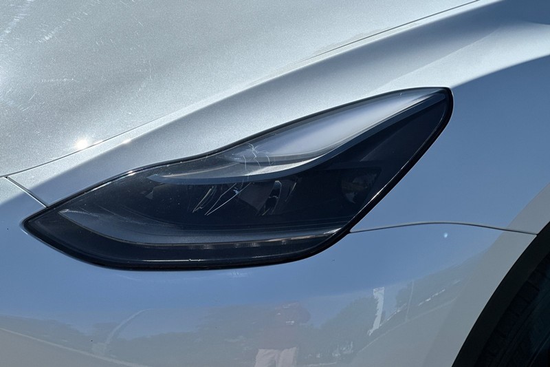 Tesla Model Y Vehicle Full-screen Gallery Image 46
