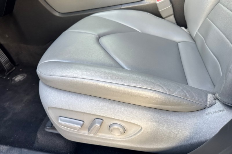 Toyota Highlander Vehicle Full-screen Gallery Image 13