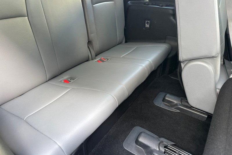 Toyota Highlander Vehicle Full-screen Gallery Image 18