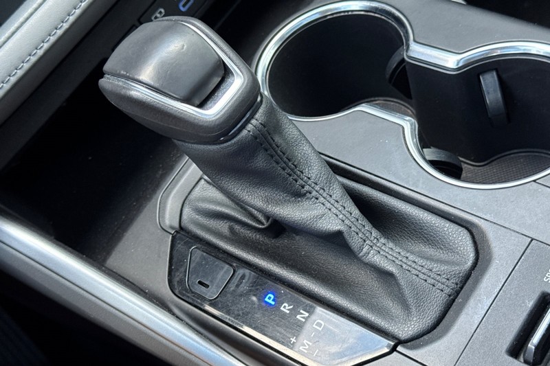 Toyota Highlander Vehicle Full-screen Gallery Image 34