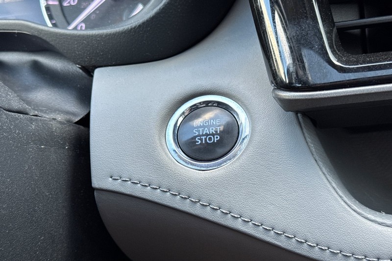 Toyota Highlander Vehicle Full-screen Gallery Image 35