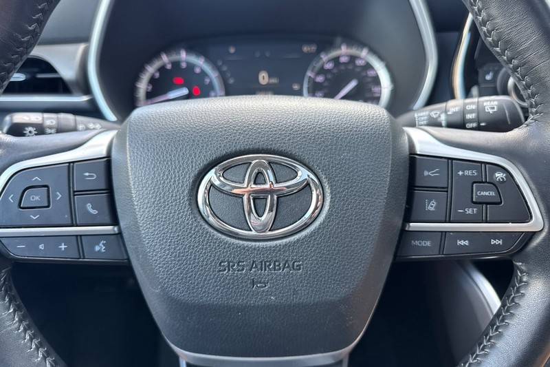 Toyota Highlander Vehicle Full-screen Gallery Image 36