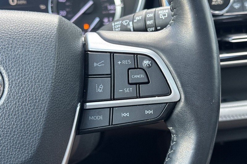 Toyota Highlander Vehicle Full-screen Gallery Image 39