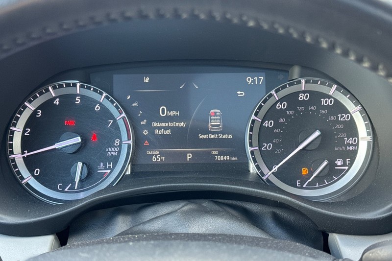 Toyota Highlander Vehicle Full-screen Gallery Image 41