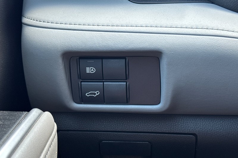 Toyota Highlander Vehicle Full-screen Gallery Image 43