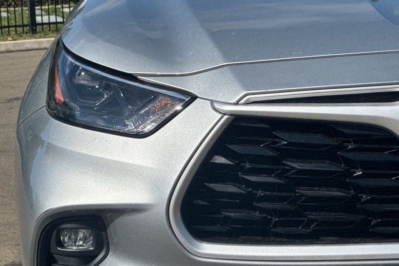 Toyota Highlander Vehicle Full-screen Gallery Image 48