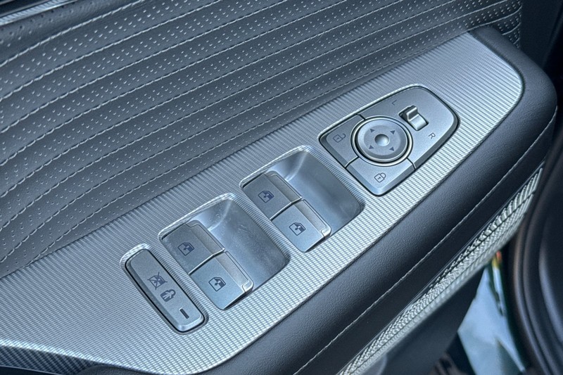 Hyundai Palisade Vehicle Full-screen Gallery Image 12