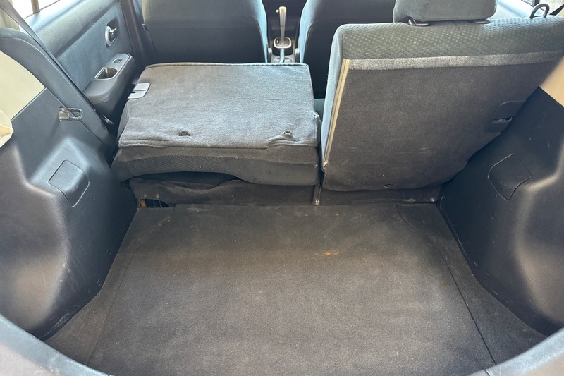 Nissan Versa Vehicle Full-screen Gallery Image 17