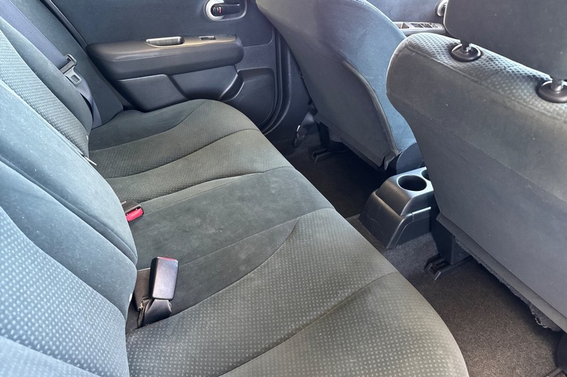 Nissan Versa Vehicle Full-screen Gallery Image 18