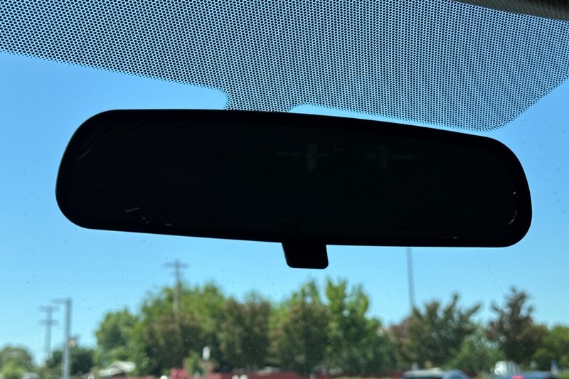 Nissan Versa Vehicle Full-screen Gallery Image 24