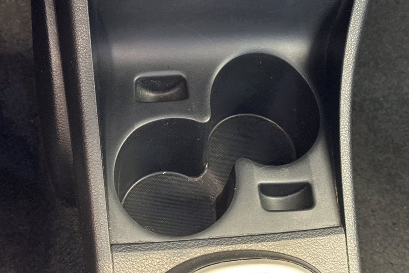 Nissan Versa Vehicle Full-screen Gallery Image 29