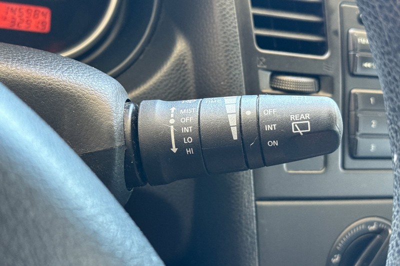 Nissan Versa Vehicle Full-screen Gallery Image 36