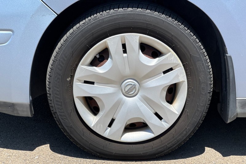 Nissan Versa Vehicle Full-screen Gallery Image 41