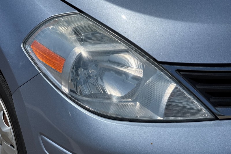 Nissan Versa Vehicle Full-screen Gallery Image 42