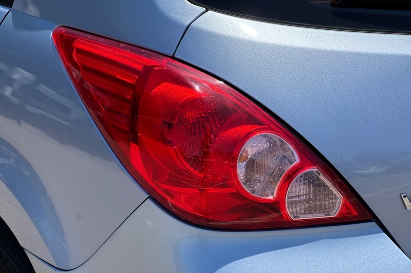 Nissan Versa Vehicle Full-screen Gallery Image 44