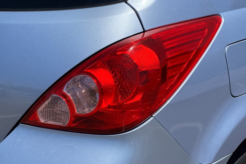 Nissan Versa Vehicle Full-screen Gallery Image 46