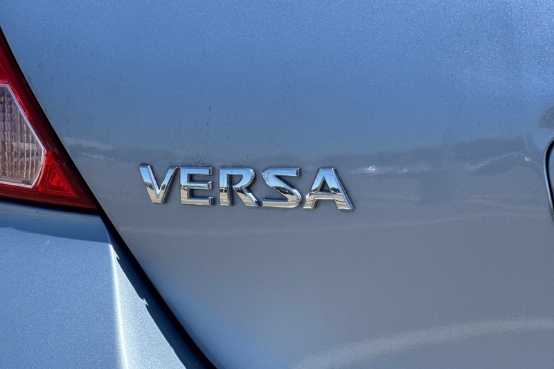 Nissan Versa Vehicle Full-screen Gallery Image 47