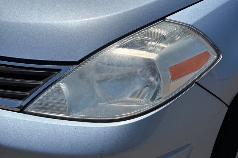 Nissan Versa Vehicle Full-screen Gallery Image 48