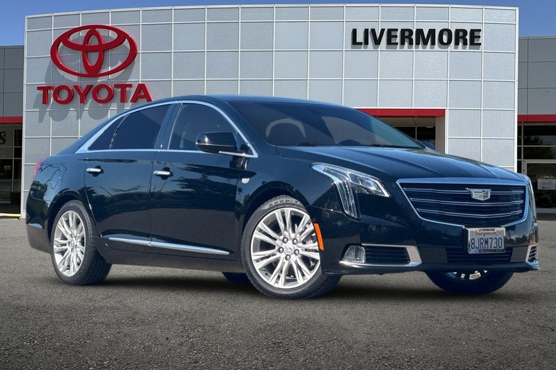 Cadillac XTS Vehicle Full-screen Gallery Image 02