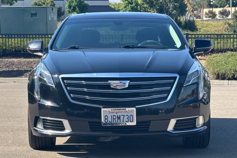 Cadillac XTS Vehicle Full-screen Gallery Image 09