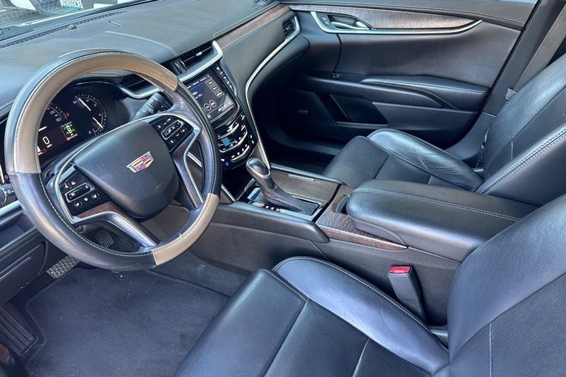 Cadillac XTS Vehicle Full-screen Gallery Image 10