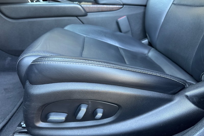 Cadillac XTS Vehicle Full-screen Gallery Image 13