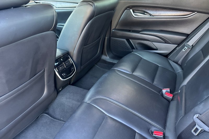 Cadillac XTS Vehicle Full-screen Gallery Image 14