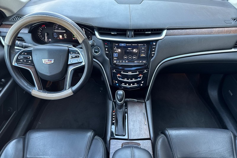 Cadillac XTS Vehicle Full-screen Gallery Image 15