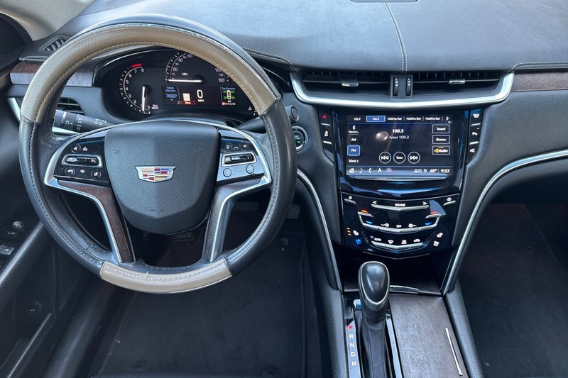 Cadillac XTS Vehicle Full-screen Gallery Image 16