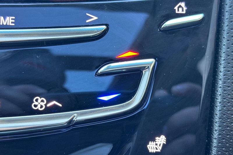 Cadillac XTS Vehicle Full-screen Gallery Image 29