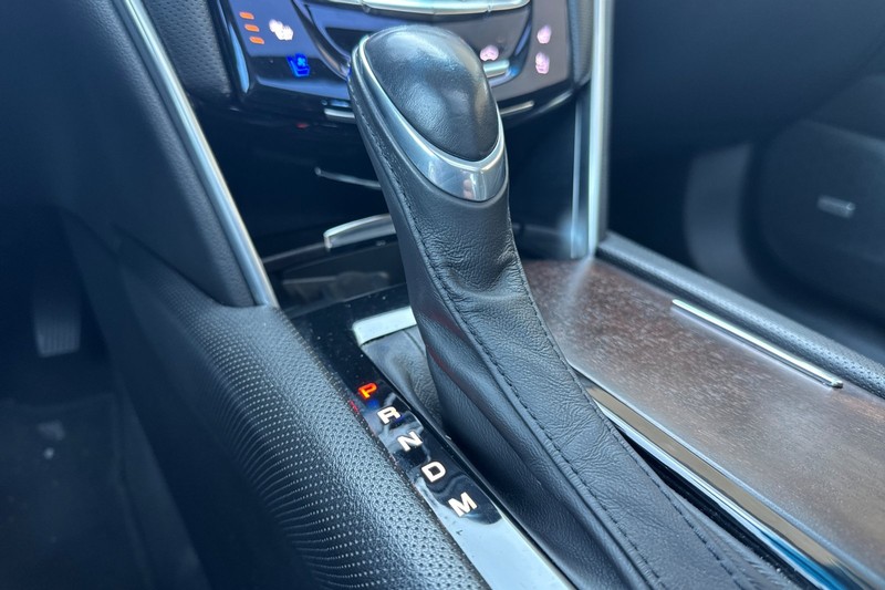 Cadillac XTS Vehicle Full-screen Gallery Image 32