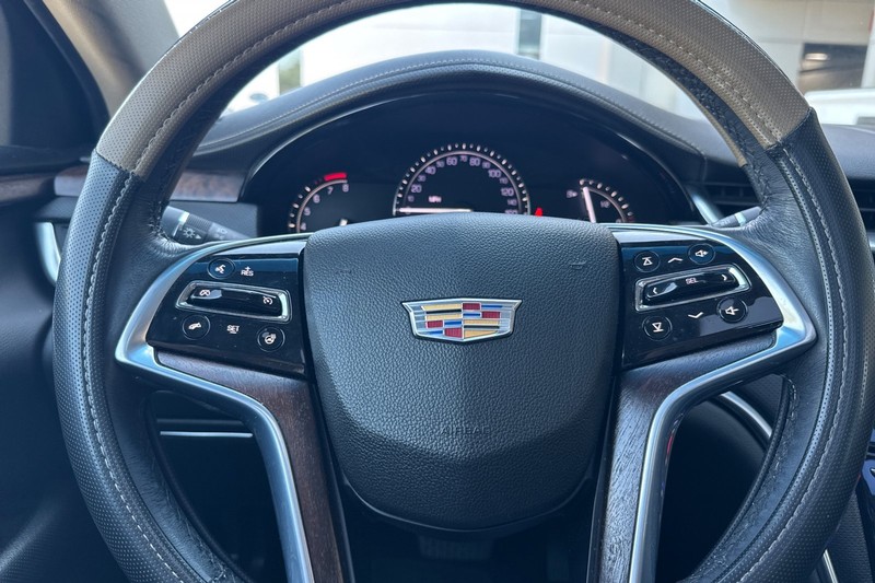 Cadillac XTS Vehicle Full-screen Gallery Image 34
