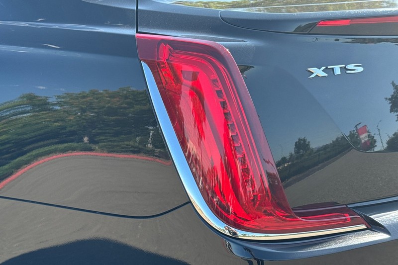 Cadillac XTS Vehicle Full-screen Gallery Image 48