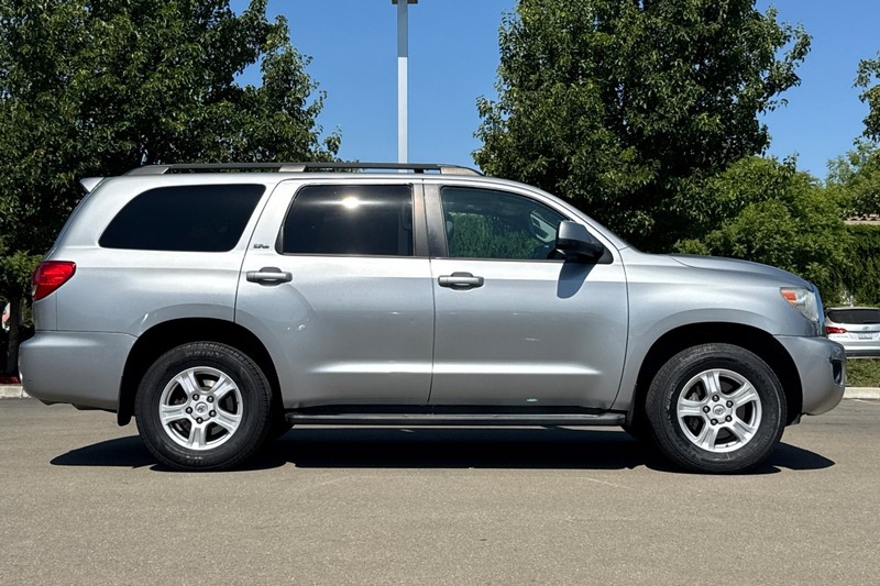 Toyota Sequoia Vehicle Full-screen Gallery Image 03